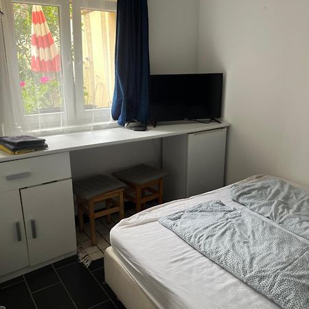 Kerti Franciaagyas Apartman Вац Екстер'єр фото