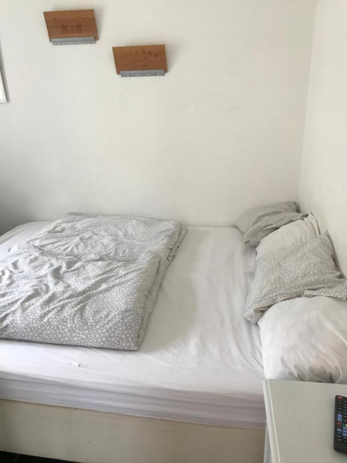 Kerti Franciaagyas Apartman Вац Екстер'єр фото