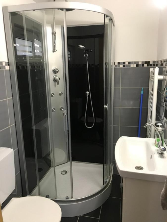 Kerti Franciaagyas Apartman Вац Екстер'єр фото