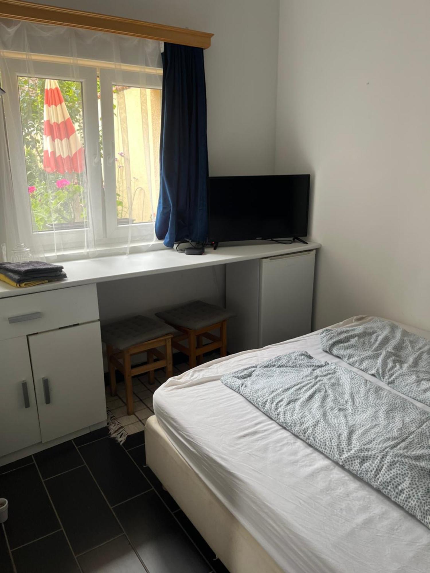 Kerti Franciaagyas Apartman Вац Екстер'єр фото